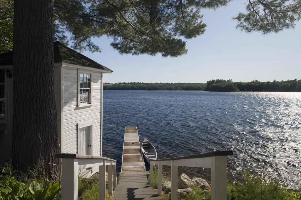 Wolf Cove Inn Poland Экстерьер фото