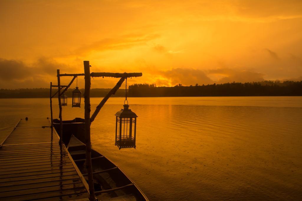 Wolf Cove Inn Poland Экстерьер фото