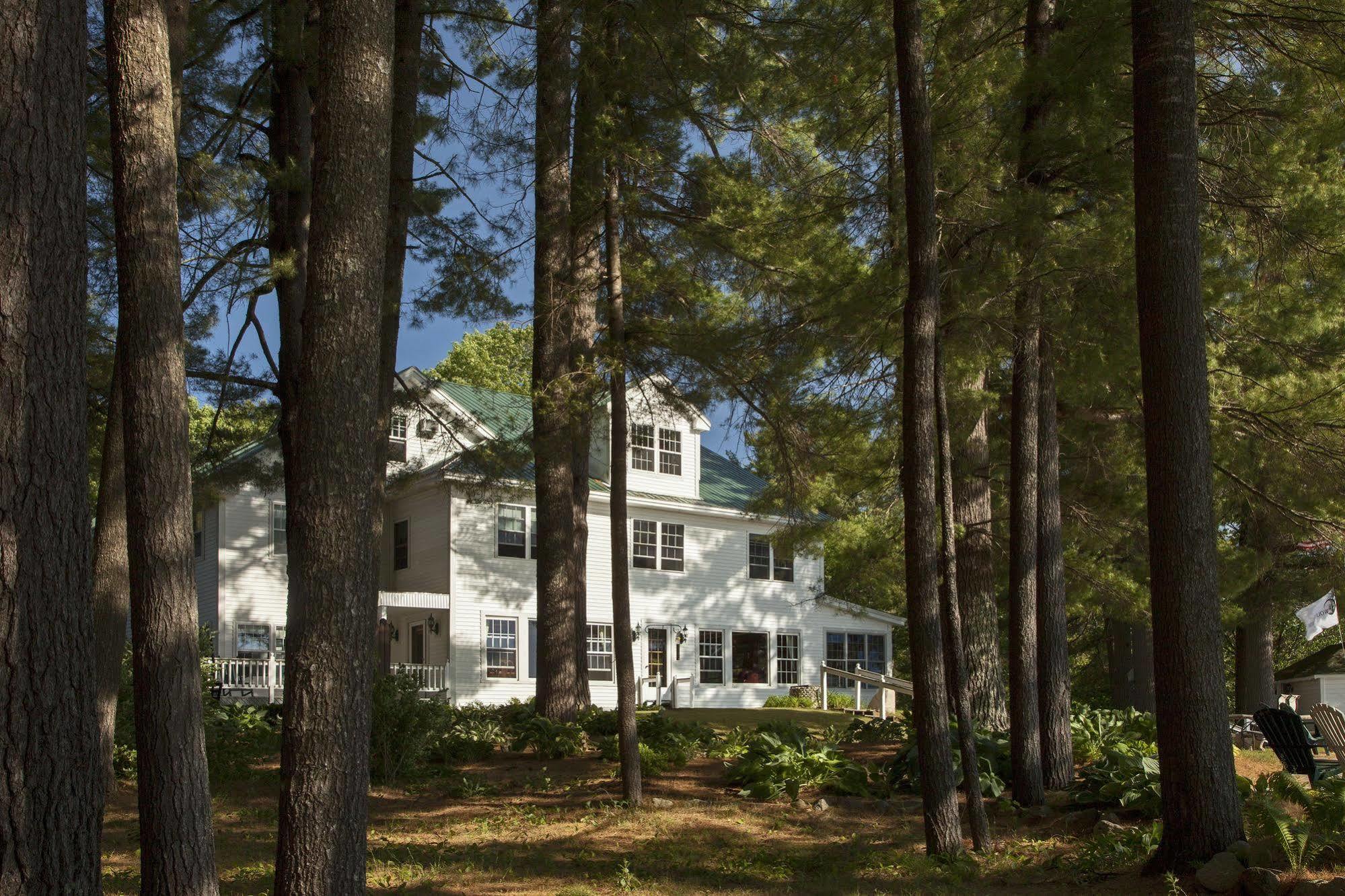 Wolf Cove Inn Poland Экстерьер фото