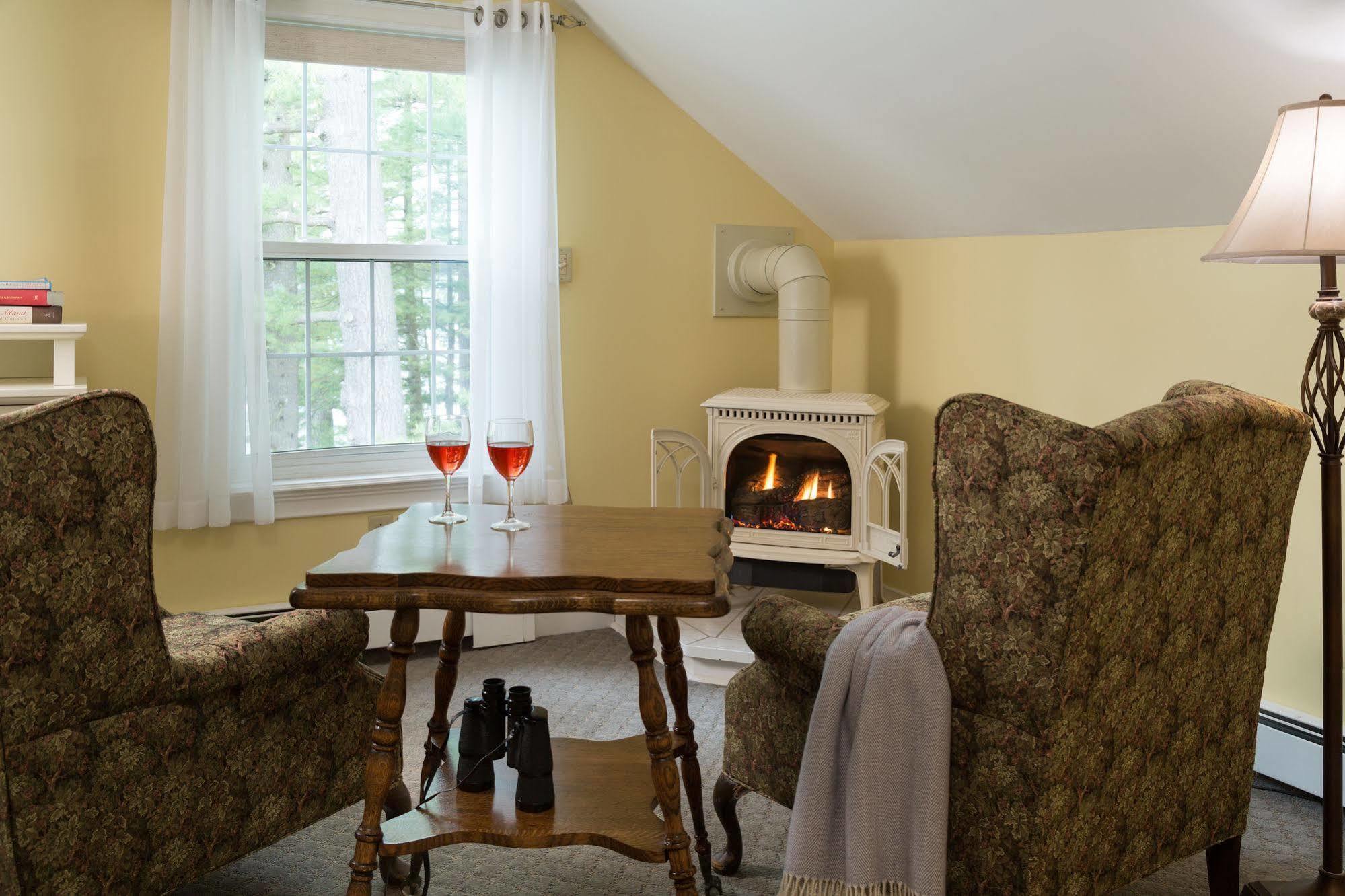 Wolf Cove Inn Poland Экстерьер фото