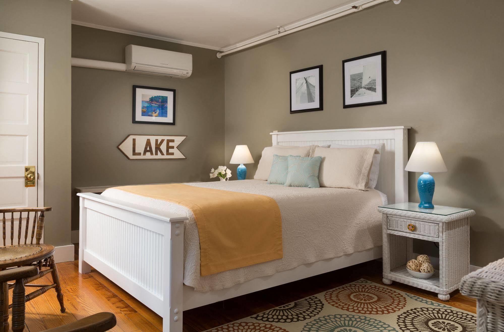 Wolf Cove Inn Poland Экстерьер фото
