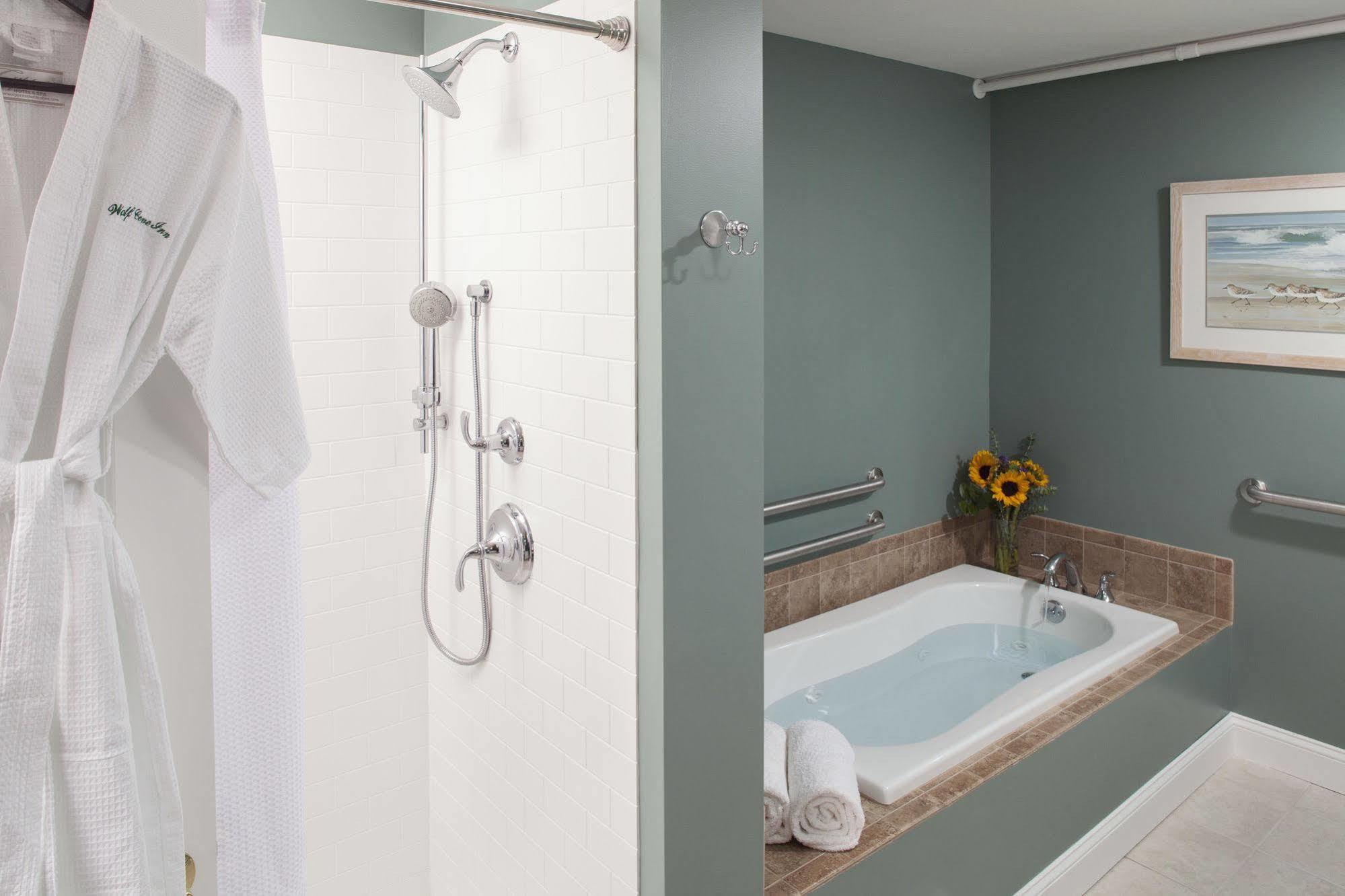 Wolf Cove Inn Poland Экстерьер фото